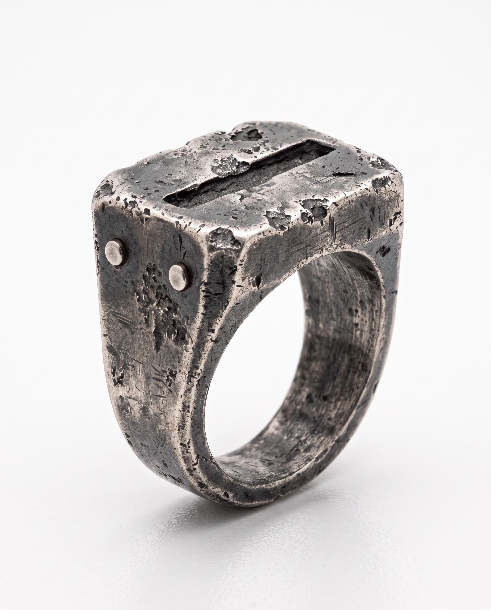 Mono Signet, view 1