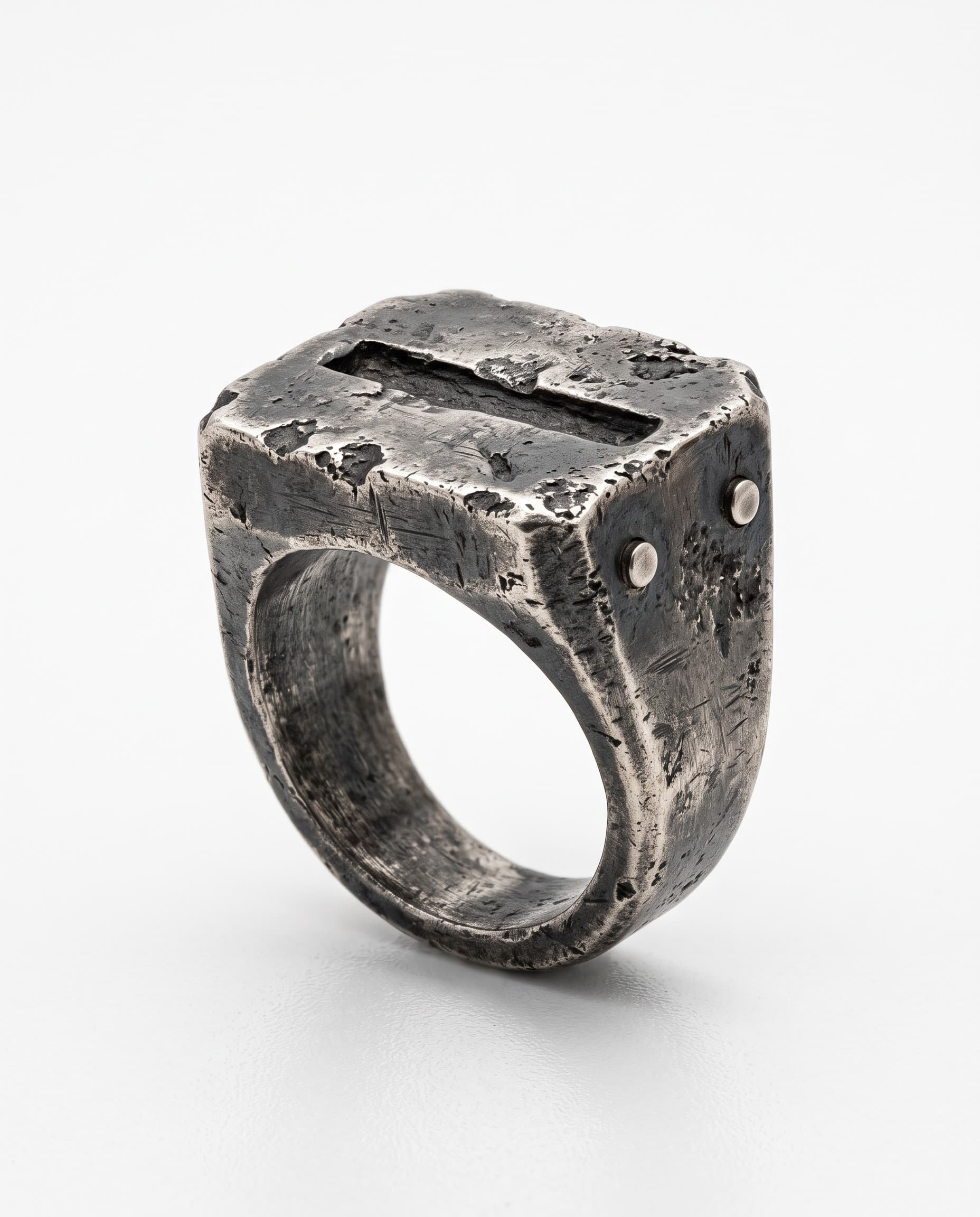 Mono Signet, view 2